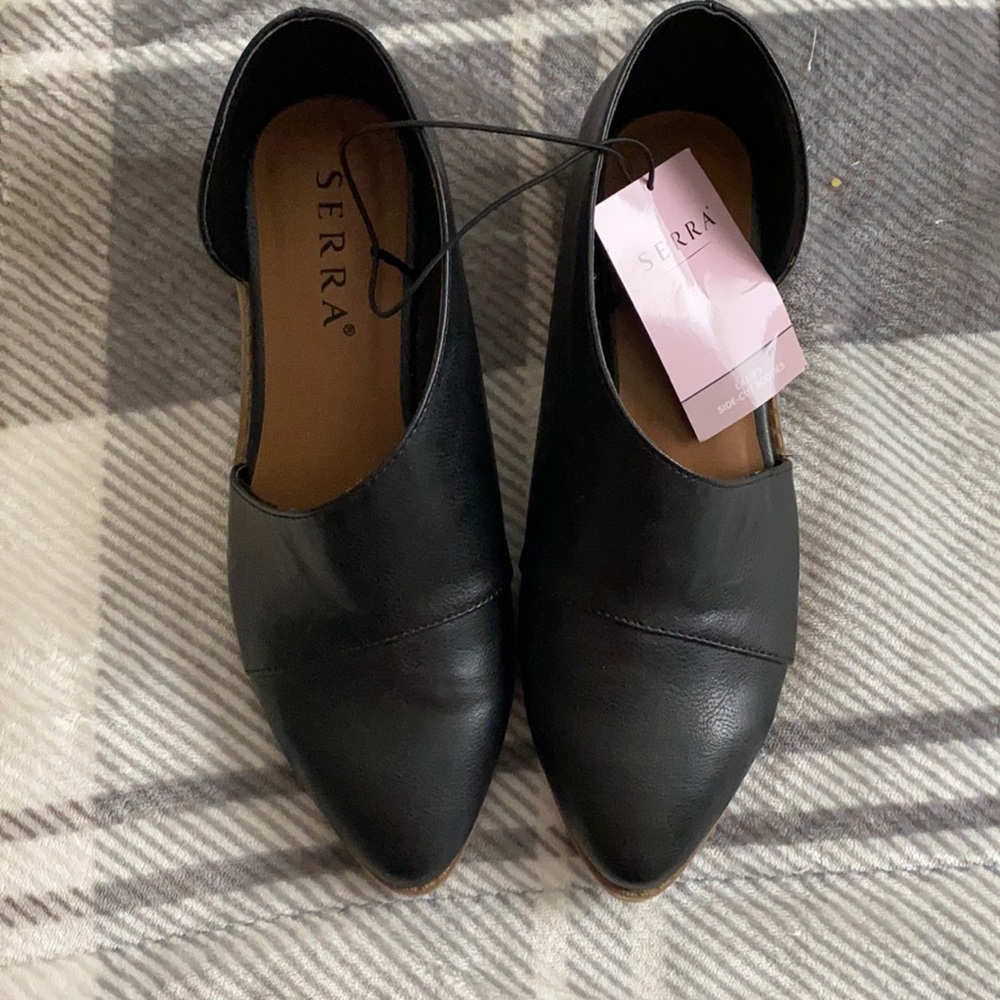 Ladies side-cut booties.